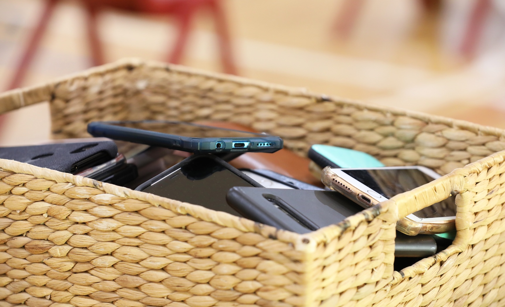 https://heartlandernews.com/wp-content/uploads/2025/05/cellphone-ban.jpeg