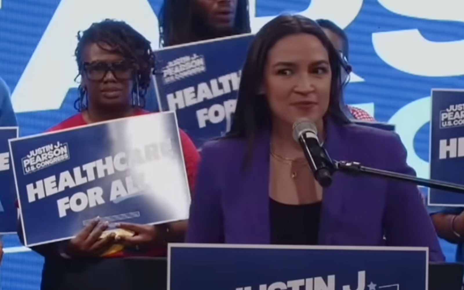 AOC attempts southern charm during Tennessee campaign stop