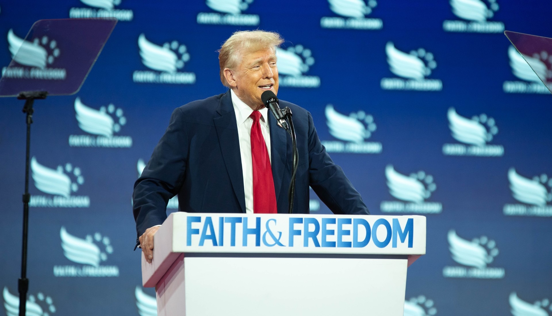 With midterms looming, GOP???s Christian base shrinking as socialist insurgency roils Democratic Party